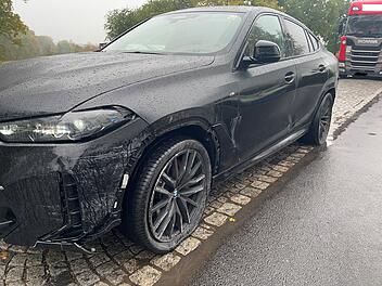 Unfall mit "hochwertigem BMW" am Autobahnkreuz Bamberg &ndash; Schaden enorm