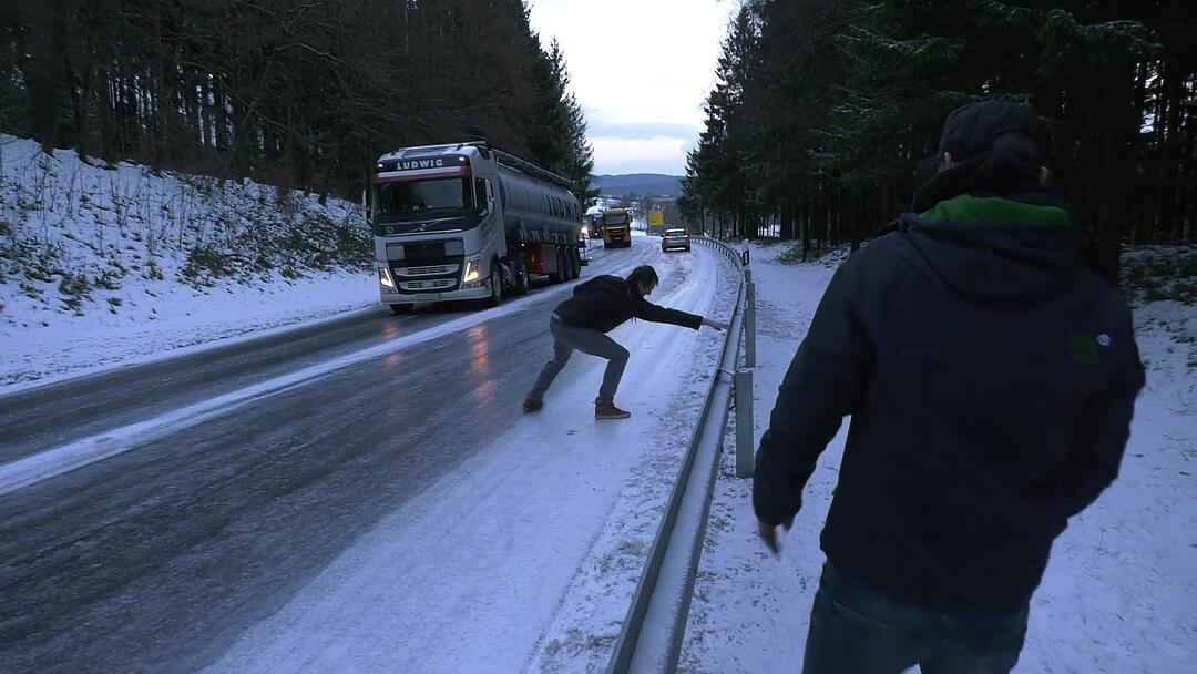 Wintereinbruch in Franken: Blitzeis und Schnee