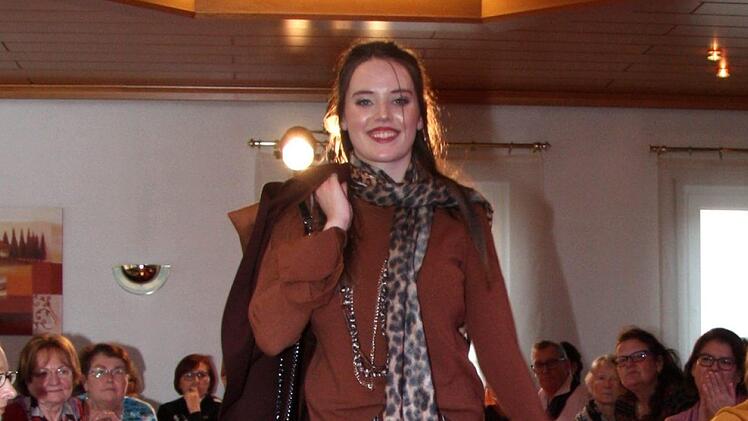 Auch als Model auf dem roten Teppich weiß sich Lisa Marie Holzmann zu präsentieren.