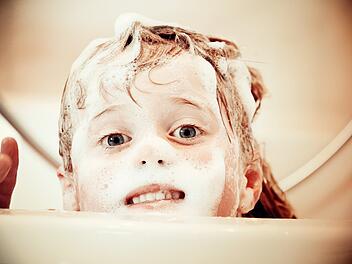 Mit dem Duschshampoo von "Paw Patrol" sollten Sie Ihr Kind besser nicht einseifen: Die im Shampoo enthaltenen Stoffe schädigen Kind und Umwelt. Foto: Pezibear/pixabay.com