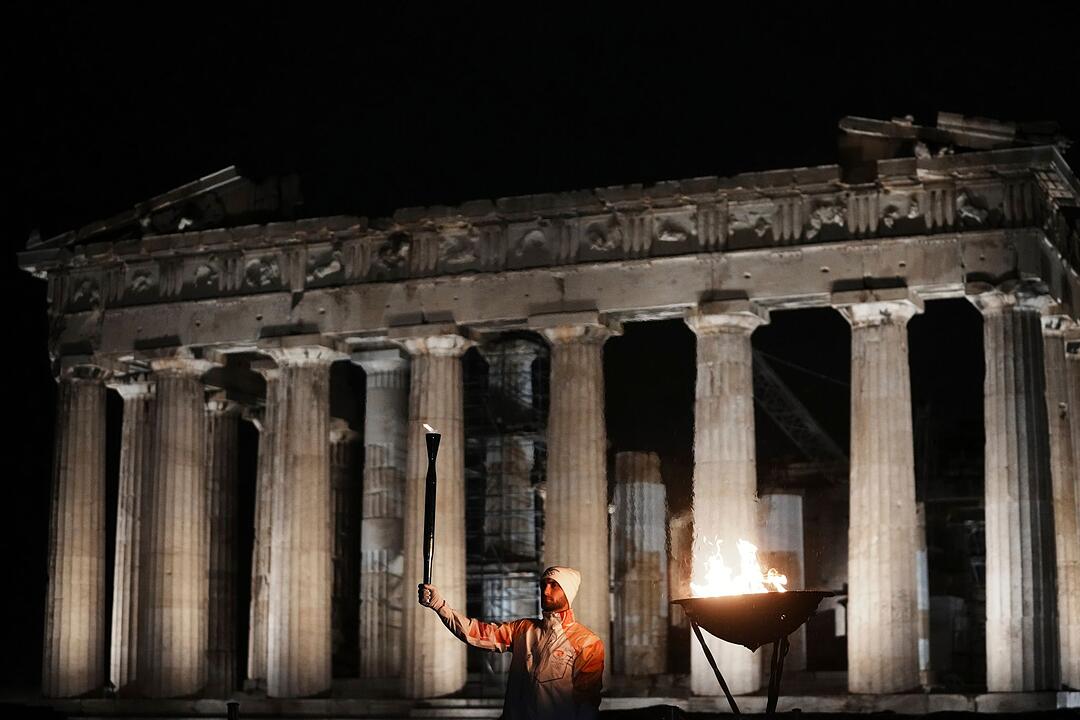 Vor Olympischen Winterspielen 2026 - Olympisches Feuer