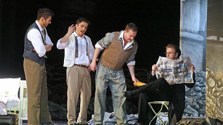 Szene aus der Neuinszenierung von "La Bohème" am Landestheater CoburgFoto: Henning Rosenbusch