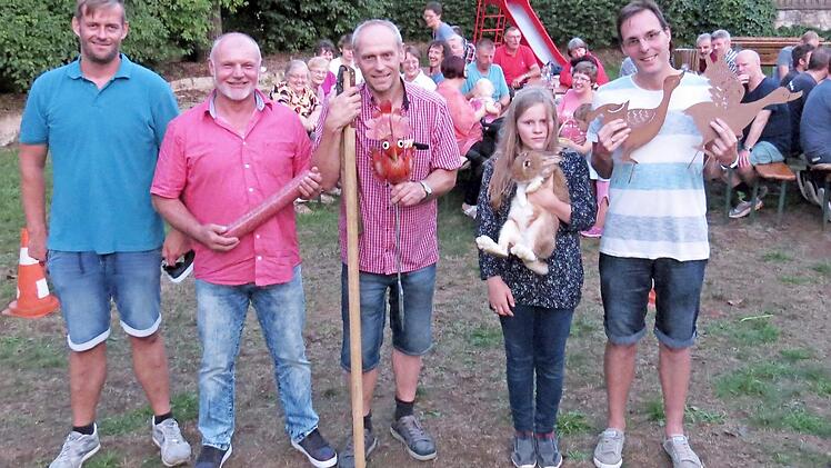 Gl&uuml;cklicherweise war nur der dritte Preis lebendig: Sara Dittrich aus Heidelberg nahm einen stattlichen Stallhasen mit nach Hause.