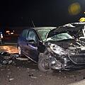 Ein Unfall beim Linksabbiegen in die Hammelburger Straße in Oberthulba forderte zwei Schwerverletzte.  Fotos: Peter Rauch