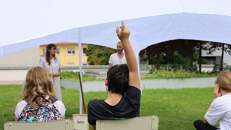 Nürnberg: Kindertheater Pfütze mit Parcours zum Thema Menstruation