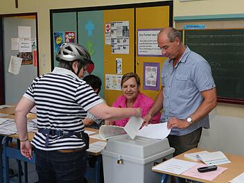 Zum befürchteten Absturz bei der Wahlbeteiligung ist es zwar nicht gekommen, doch mit 40,25 Prozent blieb das Interesse an den Europawahlen niedrig. Unser Bild zeigt das Wahllokal in der Erlöserschule. Fotos: Matthias Hoch