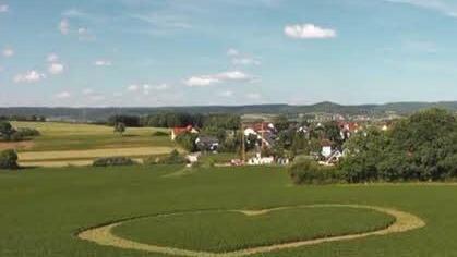 Szenen aus dem Video, mit dem sich Hallerndorf um den Titel " Dorf der Dörfer 2014" beworben hat. Fotos: privat