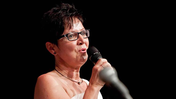 Musikvereins-Vorsitzende Stefanie Kramer übernahm im ersten Teil die Moderation