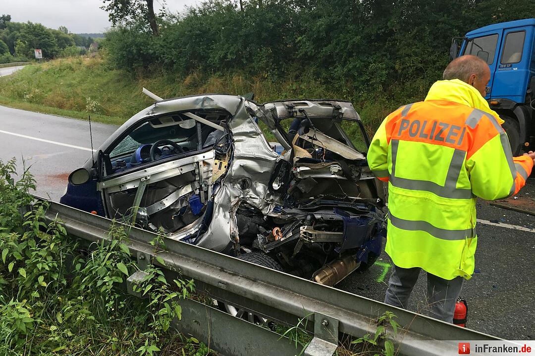 Toedliche Kollision zwischen Smart und Lkw