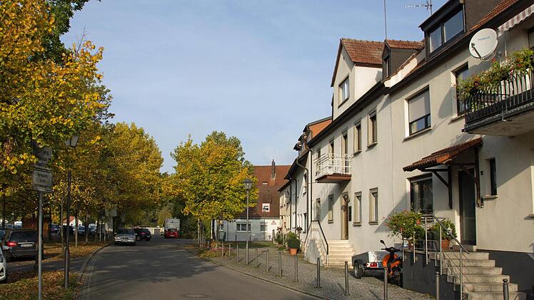 Derzeit läuft die Vorplanung des Wasserwirtschaftsamtes mit der Stadt Haßfurt zum Hochwasserschutz der westlichen Altstadt. Vorgesehen ist, den Bereich zwischen Kläranlage und der Mainmühle durch Dämme, Mauern und mobile Elemente zu schützen. Im Bild ein Teil der Ringstraße Foto Ulrike Langer