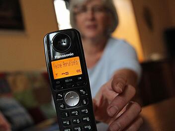 Mit moderneren Mobiltelefonen als diesem Handy agierten die beiden Litauer, die am Mittwoch vor dem Schöffengericht Kronach standen. Foto: Archiv/Michael Gründel