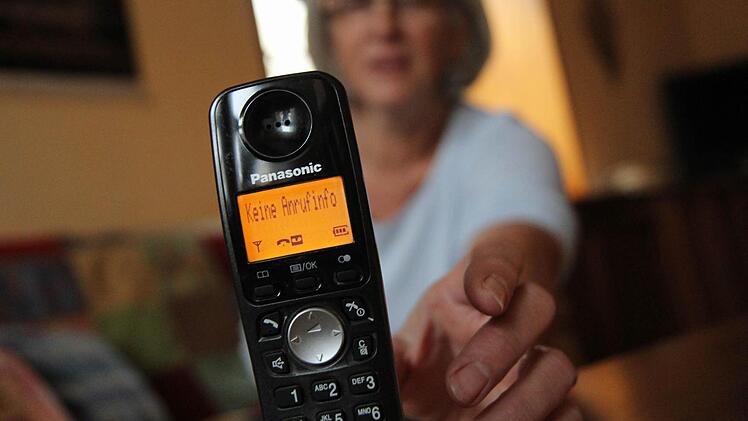 Mit moderneren Mobiltelefonen als diesem Handy agierten die beiden Litauer, die am Mittwoch vor dem Schöffengericht Kronach standen. Foto: Archiv/Michael Gründel