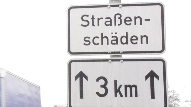 Auf der Staatsstraße 2200 bei Theisenort besteht momentan eine 70er-Geschwindigkeitsbegrenzung. Foto: Marco Meißner