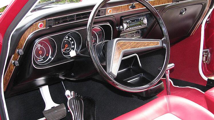 Das muss er sein, der berühmte "Gasfuß"? Gesehen in einem Ford Taunus XL automatic.