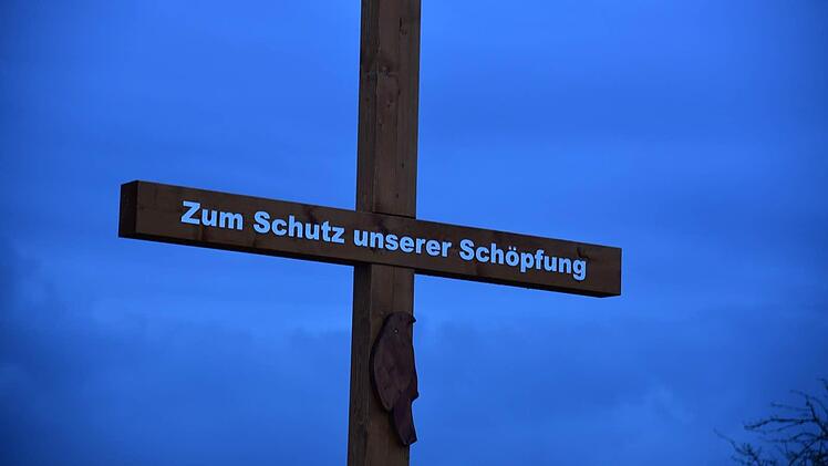Das Mahnkreuz bei Wiesenfeld wurde von den Gegnern des neuen Verkehrslandeplatzes aufgestellt. Foto: Gabi Arnold