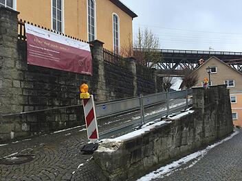 Die Arbeiten an der Kirchhofmauer in Ludwigsstadt sollen Mitte April beginnen und bis Anfang Juni abgeschlossen sein.  Foto: Veronika Schadeck