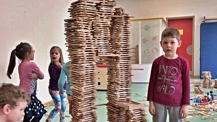 Die Kinder konnten Straßen und Bauwerke nach ihren Vorstellungen gestalten. Foto: Jutta Arndt