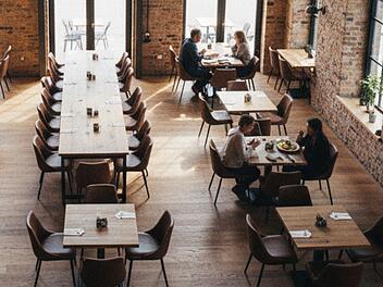 Modernes Restaurant in einem historischen Gebäude