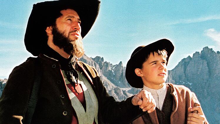 Andreas Hofer (Tobias Moretti) war Wirt und Hauptmann der Passeier Sch&uuml;tzen, bevor er zum Widerstandsk&auml;mpfer wurde. Seinem Sohn Hans (Felix Dillenberger) gab er die Liebe zur Heimat mit.