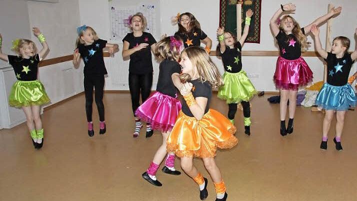 Fröhlich, bunt, beschwingt: Die Jugendgarde tritt in Pfaffendorf, Ebern und Unterpreppach auf.