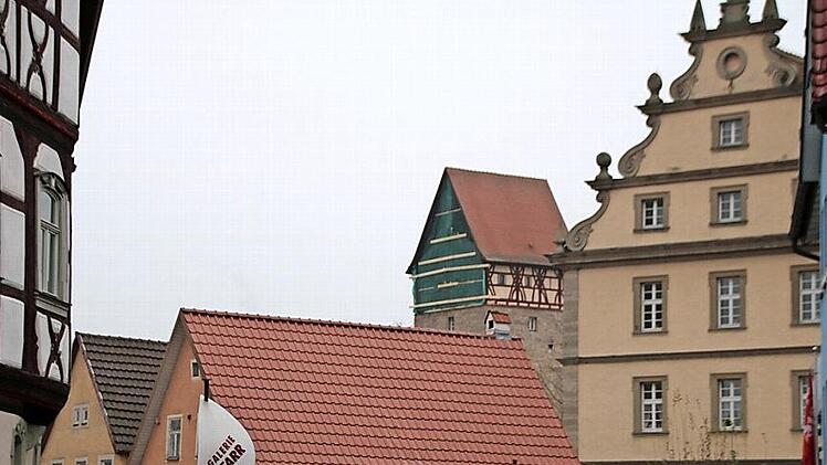 Stadtansicht mit Schönheitsfehler: Das Jörgentor ist jetzt notgesichert, aber die Zeit drängt. Der Stadtrat ließ keinen Zweifel daran, dass das Jörgentor schnellstmöglich saniert werden muss.  Foto: Thomas Malz