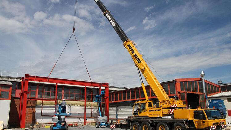 Derzeit wird eine neue Lackierhalle auf dem Gelände der Firma Dörnhöfer errichtet. Foto: Jürgen Gärtner