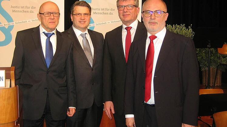 Amtswechsel am Coburger Landgericht (von links): Dr. Friedrich Krauß (LG-Präsident Bamberg), Winfried Bausback (Justizminister), Bernhard Lieb (Leitender Oberstaatsanwalt Coburg) und Anton Lohneis (neuer LG-Präsident Coburg) Foto: Ulrike Nauer
