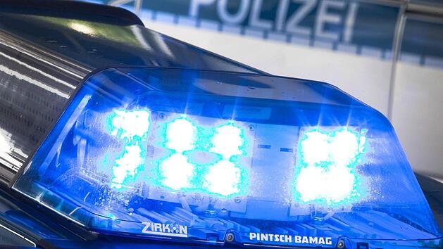 Eine Frau hat am Sonntag in einem Restaurant in der Innenstadt randaliert und dabei einen hohen Sachschaden verursacht. Foto: Friso Gentsch/dpa