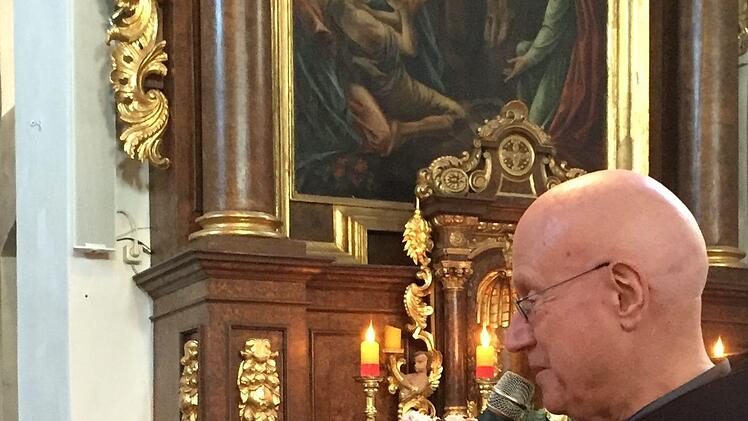 Pater Georg sprach ein paar kurze Worte zur Begrüßung.  Regina Rinke