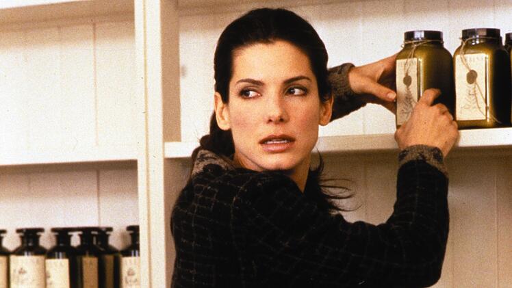 Will mit der Hexerei nichts mehr zu schaffen haben: Sally (Sandra Bullock) trauert um ihren Ehemann und versucht, ein normales Dasein zu f&uuml;hren.