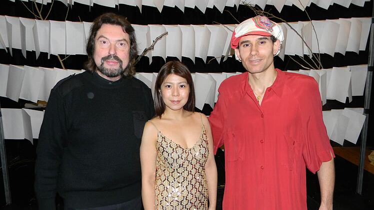 Baumgartner mit seinen Hauptdarstellern. Foto: ETA Hofmanntheater