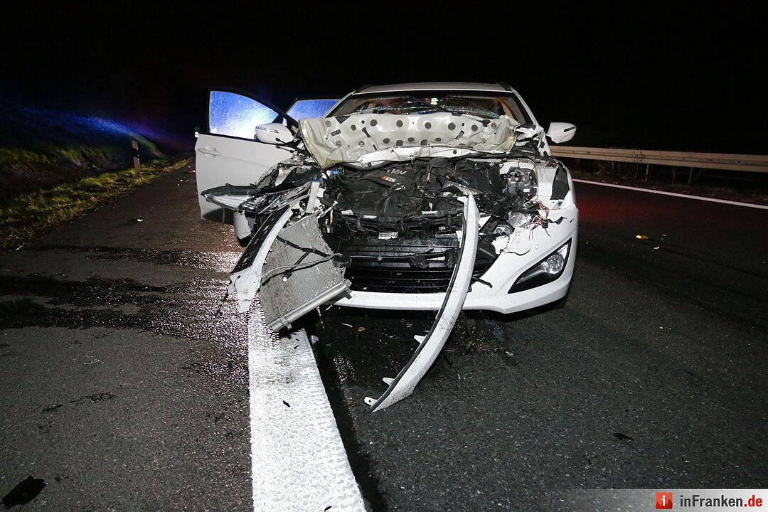 Pkw prallt gegen Lkw: Unfall auf A70