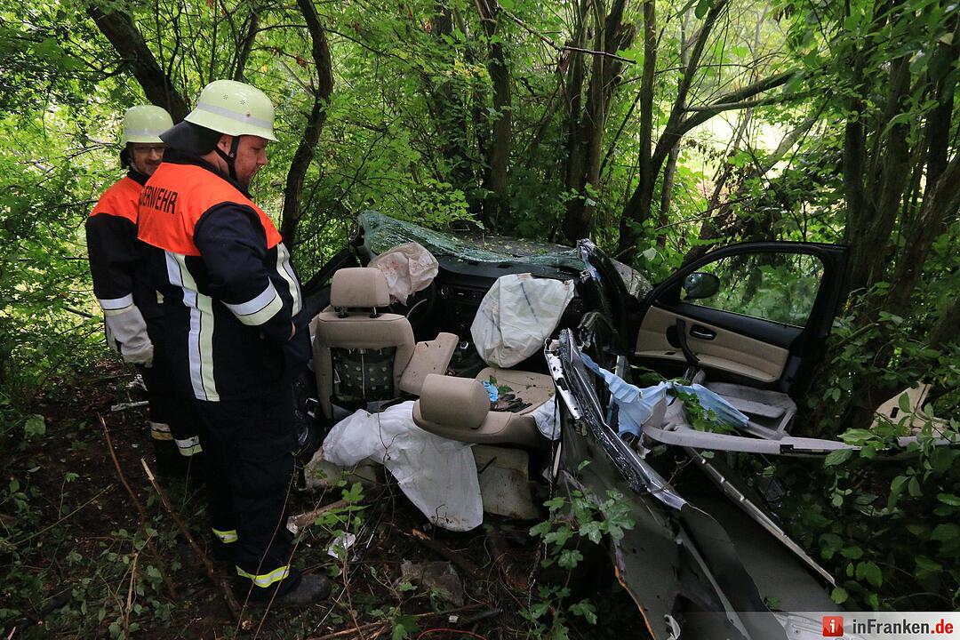 Fahrzeug bei Unfall in Frankenwinheim komplett zerstört