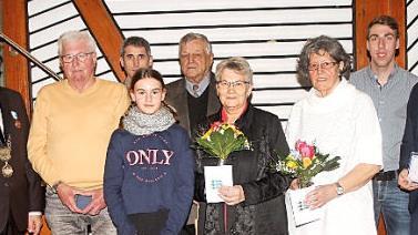 Diese B&uuml;rger wurden f&uuml;r ihr ehrenamtliches Engagement in der Gemeinde Ebelsbach ausgezeichnet. Von links: B&uuml;rgermeister Walter Ziegler, Walter Dietz, Werner Seufert, Ida Frank, Herbert Gl&uuml;ckert, Irene Loch, Marianne Schmittlutz, Lars Tully und G&uuml;nther Jackl.  Fotos: G&uuml;nther Geiling