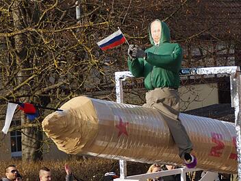 Der Pfeifenclub aus Ebing fuhr Wladimir Putin auf einer Rakete spazieren. Foto: Johannes Michel