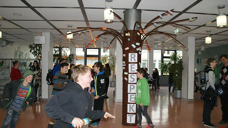 Unübersehbares Zeichen für das Projekt am Schulzentrum Haßfurt ist der Respekt-Baum.