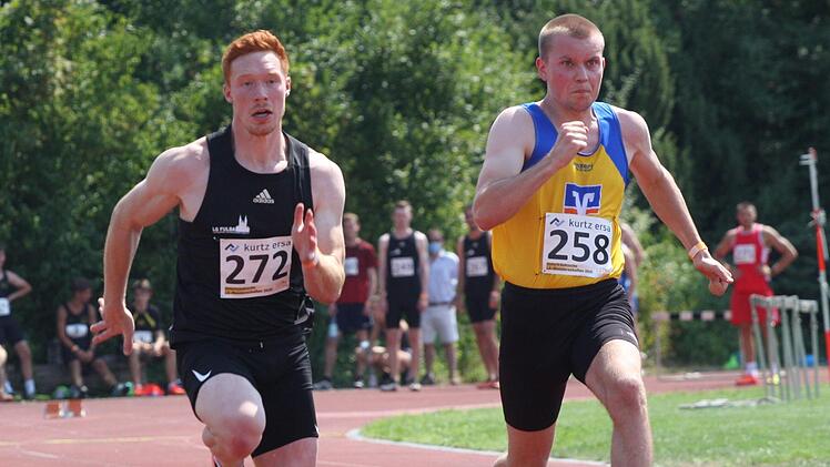 Nick Przeliorz (links) aus Nüdlingen lieferte sich über 100 Meter ein spannendes Duell mit Michael Gabel von der LG Aschaffenburg.Reinhold Nürnberger