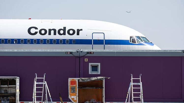 Flieger von Blitz getroffen