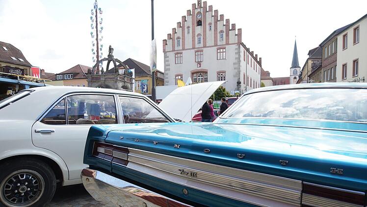 Oldtimer-Treffen Marktplatz HammelburgFoto: Arkadius Guzy