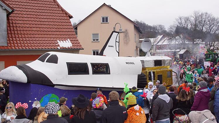 Ein eigenes Space-Shuttle hat sich die Kirchaicher Jugend gebaut.