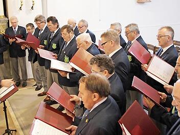 Weihnachtslieder gaben die Männer vom Gesangsverein Sängerlust zum Besten.  Fotos: Waltraud Enkert