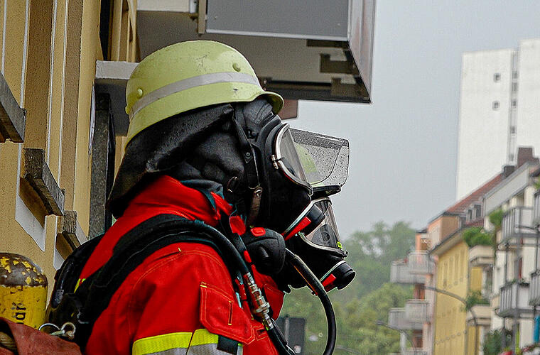 Neustadt bei Coburg: Brand in Mehrfamilienhaus - Bewohner (28) soll Feuer absichtlich gelegt haben