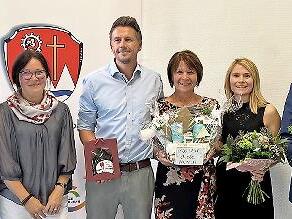 Bei der Verabschiedung im Rathaus (von links) Anita Wirth, Nicole Wehner, Oliver Blümm, Elke Blümm, Carina Blümm und Bürgermeister Mario Götz.