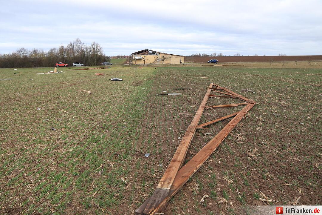 Katastrophenfall nach Tornado ausgerufen - Rund 53 Häuser in Kürnach teils schwer beschädigt