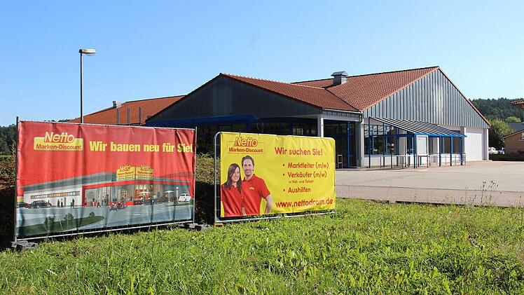 Hier wird schon bald der Netto-Markt vorübergehend einziehen. Bis vor kurzem war hier noch Lidl zu Hause. Der neue Netto entsteht direkt hiter dem Gebäude.