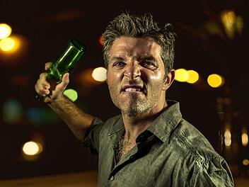 Glasflasche als Messer missbraucht - schwere Schnittverletzung bei Gruppenstreit