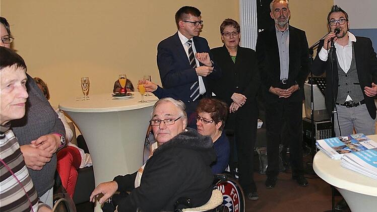 Zur Einweihung sprachen Armin Warmuth, Monika Horcher, Karl-Heinz Maul und Sascha Turtschany (hinten, von links).