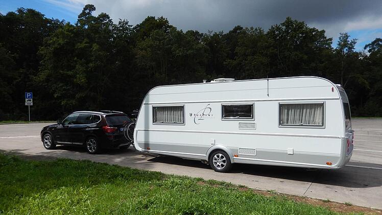 Mit diesem Gespann fahren die Raabs nach Spanien.  Foto: privat