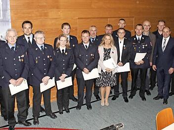 Mit dem Steckkreuz des Kreisverbands sowie Ehrenkreuzen und Medaillen des Landesverbands wurden diese Mitglieder ausgezeichnet.