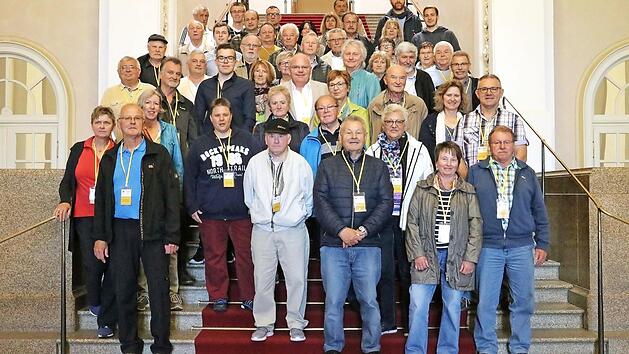 Das Gruppenfoto wurde im imposanten Treppenhaus des Landtages geschossen.  Foto: Freie-W&auml;hler-Landtagsfraktion